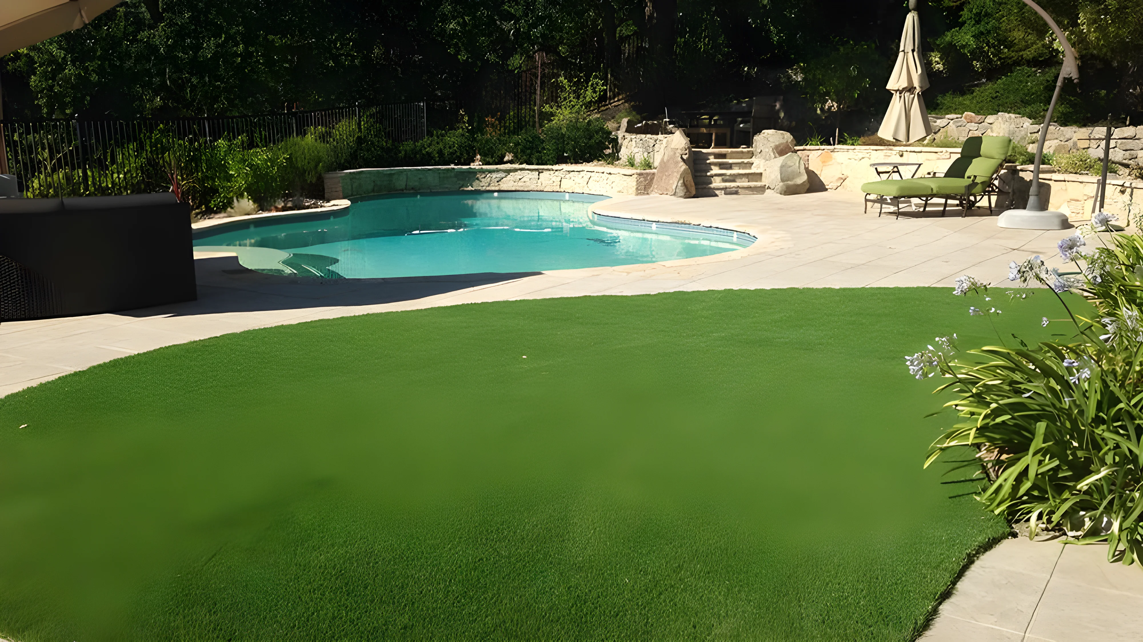 Eco-friendly synthetic lawn